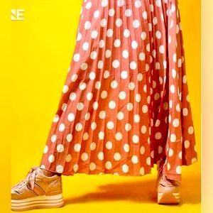 Pleated pink polka dotted skirt size medium